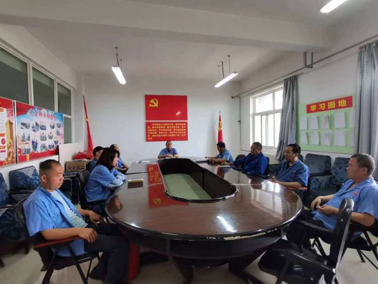 運(yùn)輸采供黨支部召開(kāi)黨員大會(huì)，組織主題教育集中學(xué)習(xí)。